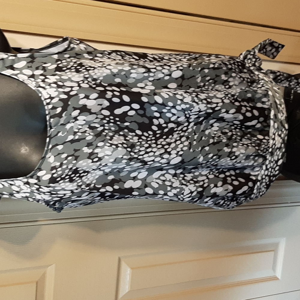 Bathing suit top XXL No brand Nice Quality grey black blousy tie left bottom